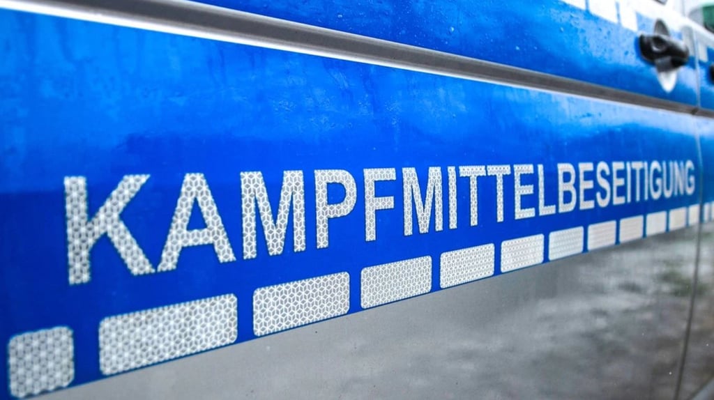 Der Kampfmittelräumdienst wurde am Sonnabend zur L15 zwischen Lüge und Störpke in der Altmark gerufen. Dort brannte eine Phosphorgranate aus dem Zweiten Weltkrieg. Symbolbild: