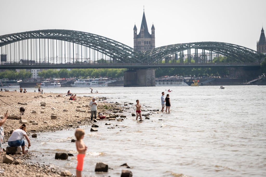 Hohe Temperaturen haben auch die Menschen in Köln ins Schwitzen gebracht.