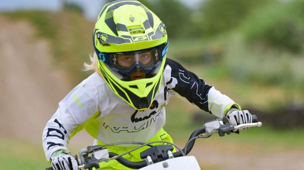 Auf der Motocross-Strecke des MSC Aschersleben wird Kindern beigebracht, wie man mit dem Motorrad über unwegsames Gelände fährt.