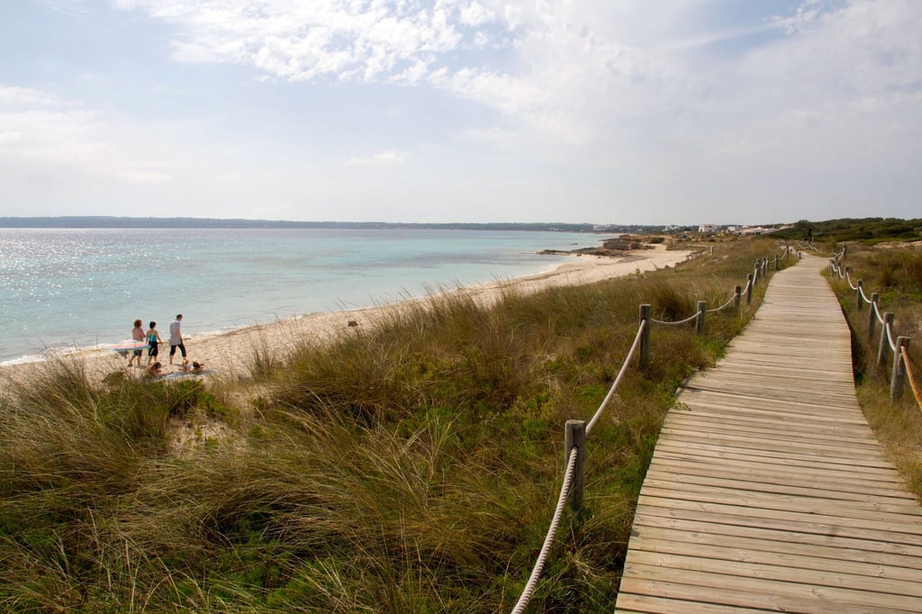 Rettungsschwimmer haben am Strand von Migjorn einen ertrunkenen Deutschen aus dem Wasser gezogen.