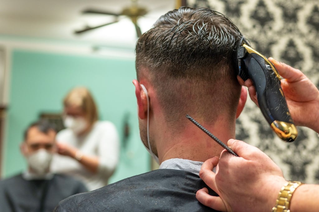 Männer bezahlten für einen Haarschnitt im Schnitt knapp 27,50 Euro.