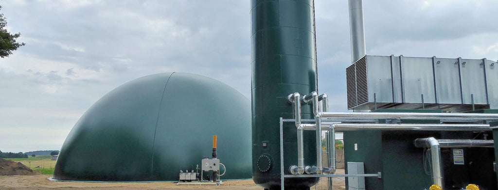 Über die Abwärme der Tangelner Biogasanlage werden aktuell 75 Haushalte im Ort beheizt und mit Warmwasser versorgt. Zwei Drittel der Tangelner sind Mitglied in der extra dafür gegründeten Biowärmegenossenschaft. Doch über der Biogasbranche hängen derzeit teilweise dunkle Wolken.