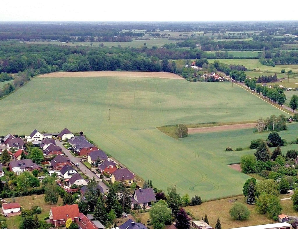 Auf einer noch unbebauten Fläche am nördlichen Stadtrand von Osterburg soll ein neues Wohngebiet entstehen.