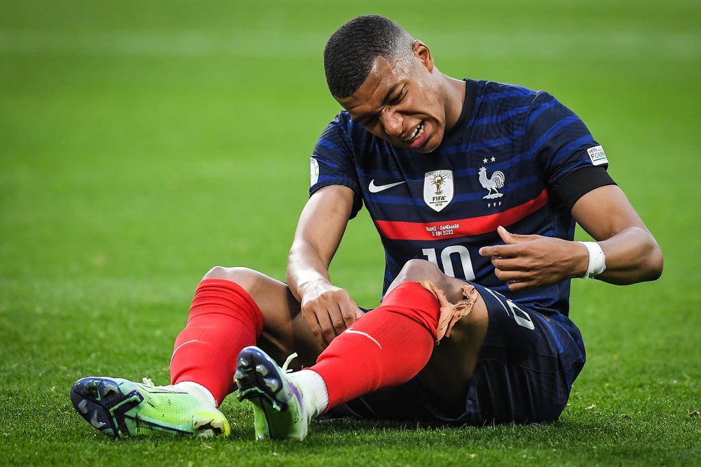 Nach seinem verschossenen Elfmeter im EM-Achtelfinale wurde Kylian Mbappé im Internet stark kritisiert.