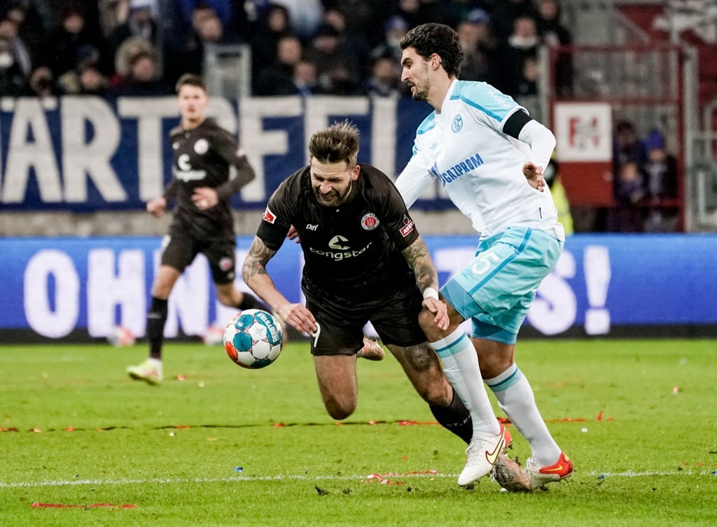 Dries Wouters (r) wird vom FC Schalke 04 weiter an den KV Mechelen verliehen.