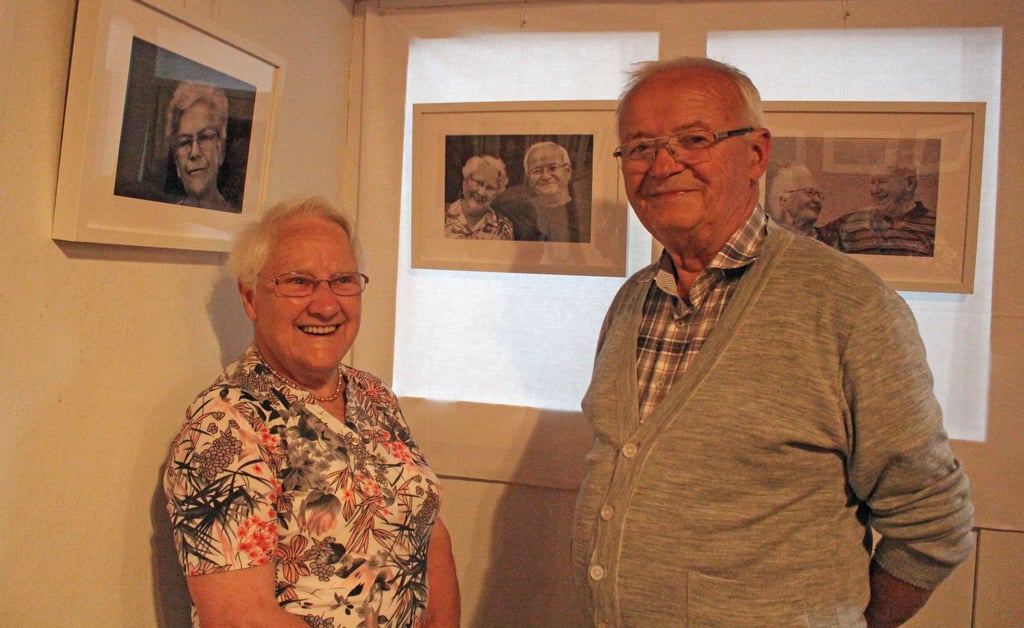 Renate und Reinhard Pietrek ließen sich fotografieren und können sich über ihr Bild in der Radfahrerkirche Steckby freuen.