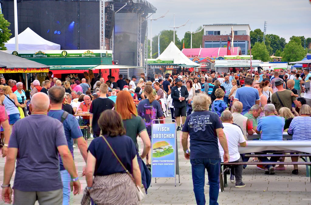 Am Freitagabend strömten rund 2.000 Besucher auf das Festgelände.