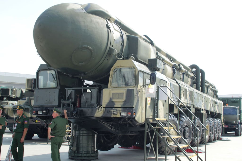 Eine mit Nuklearsprengköpfen bestückbare Interkontinentalrakete vom Typ Topol in Moskau.