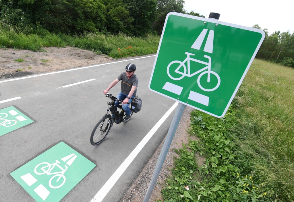 Radschnellwege zielen unter anderem darauf, den Umstieg vom Auto zum Fahrrad für Pendler attraktiver zu machen. In Magdeburg sind perspektivisch fünf Routen vorgesehen.