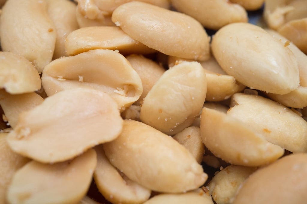 Für viele großer Genuss, für andere große Gefahr: Bei einer Erdnussallergie reichen manchmal schon ganz kleine Mengen, um einen allergischen Schock auszulösen.