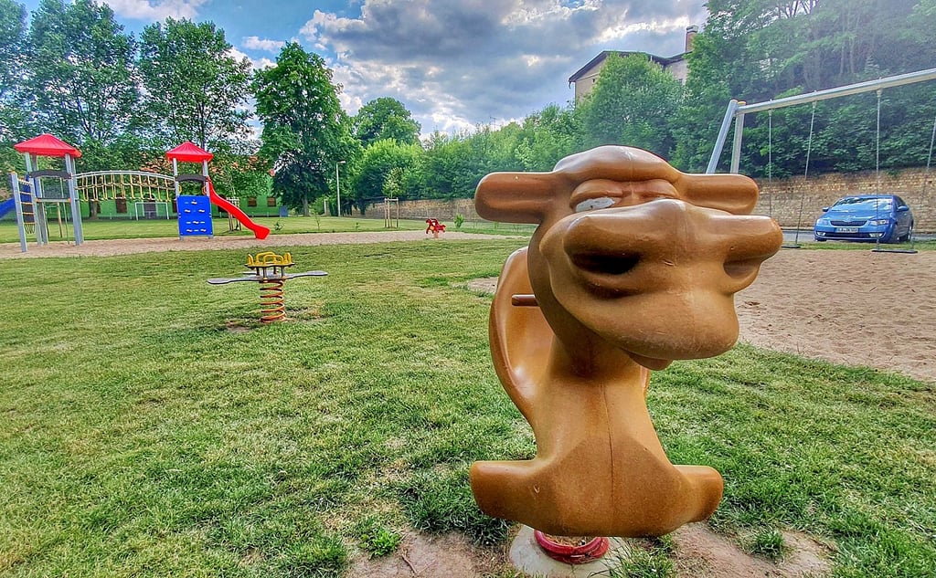 Der neue Spielplatz am Volkshaus in Cochstedt ist vom Tüv abgenommen worden und wurde an die Stadt Hecklingen übergeben.