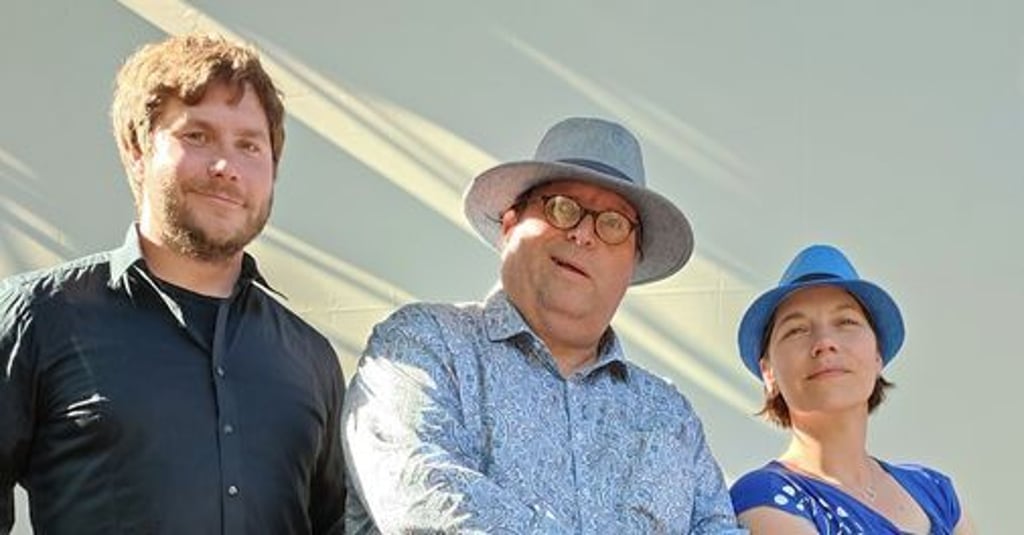 Die Höflichen: Leonard Schubert, Lars Johanson und Sandy Gärtner treten in Magdeburg auf.