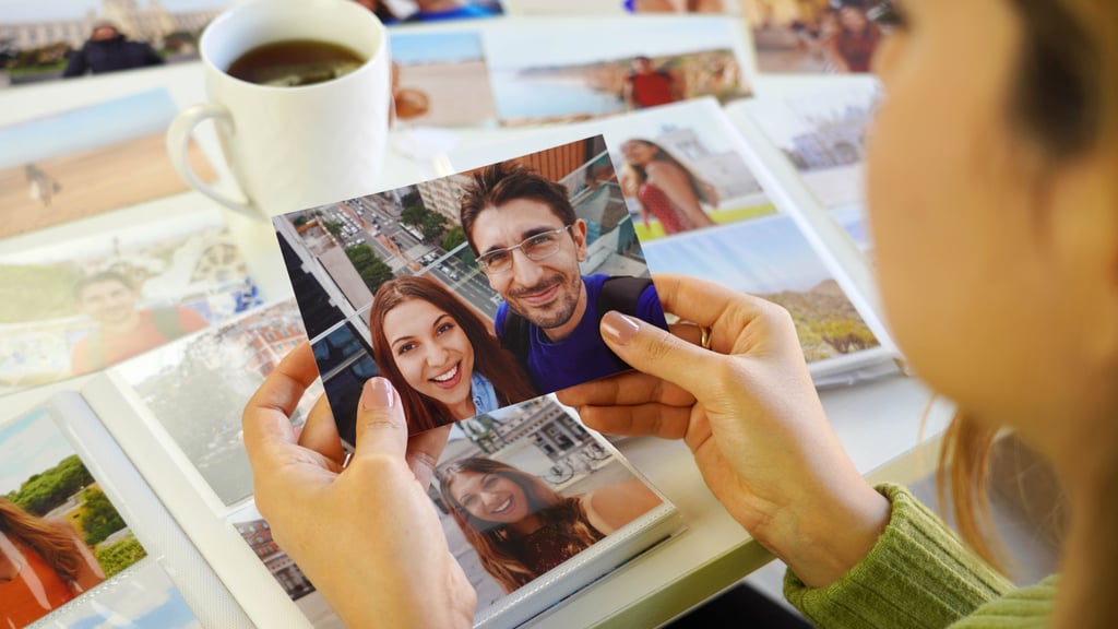 Wann entscheidet man sich zu gehen, wenn eine Beziehung nur noch traurig macht (Symbolbild).