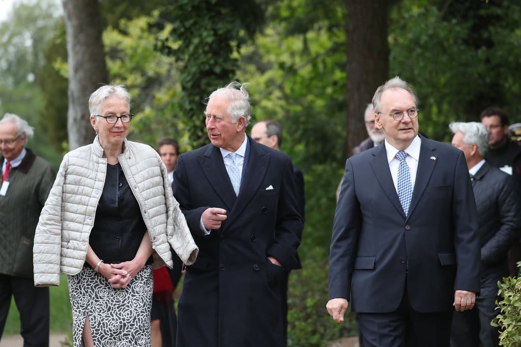 Ein Höhepunkt ihrer Amtszeit: Ex-Direktorin Brigitte Mang mit Prinz Charles und Ministerpräsident Reiner Haseloff (CDU) bei einem Besuch des britischen Thronfolgers im Dessau-Wörlitzer Gartenreich.