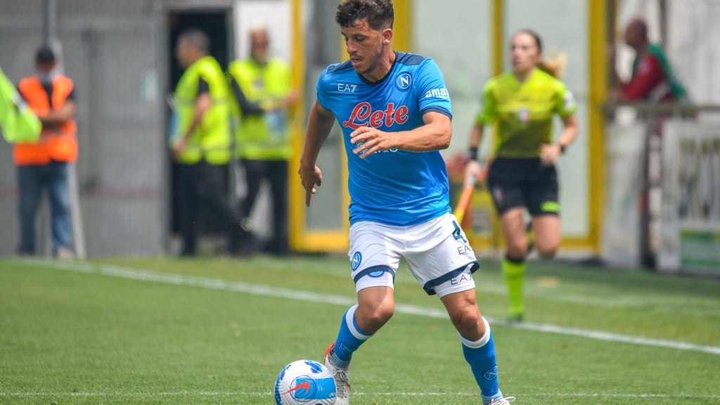 Diego Demme trägt das Trikot seines Traumvereins SSC Neapel.