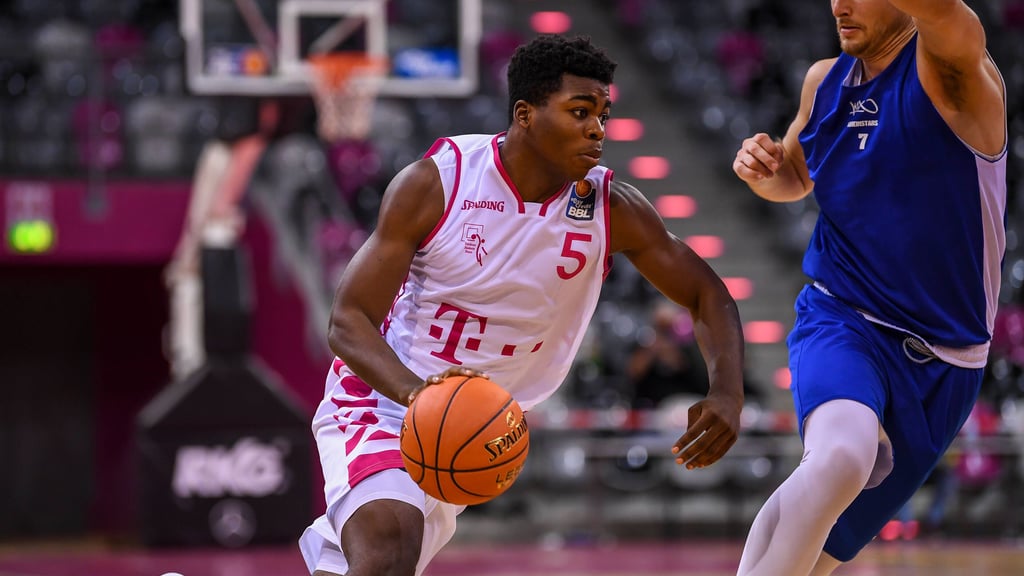 Ralph Hounnou, hier im Trikot der Telekom Baskets Bonn, kehrt nach Weißenfels zurück.