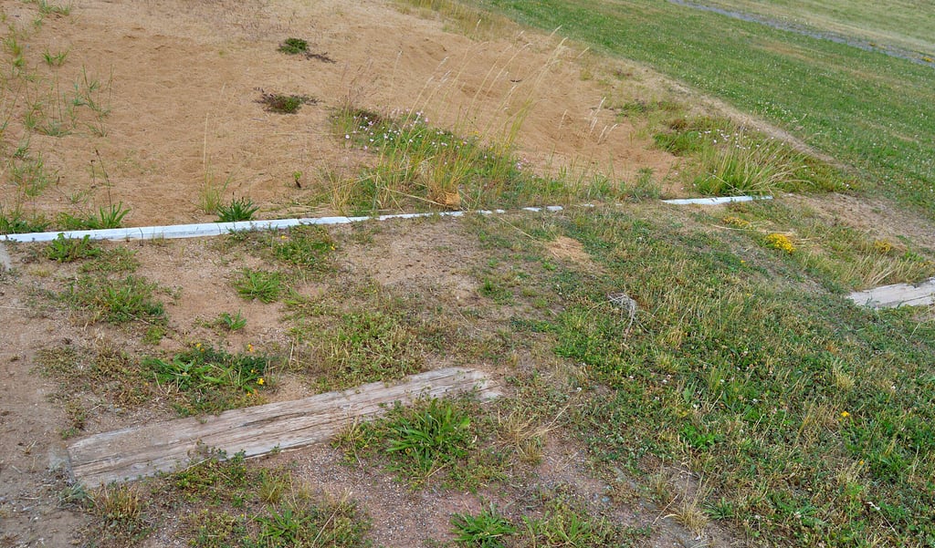 Die Weitsprunganlage im Hohenmölsener Stadion hat ihre besten Jahre hinter sich und birgt mittlerweile auch eine Verletzungsgefahr für Schüler im Sportunterricht.