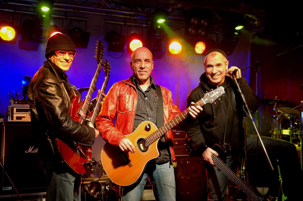 Gern in Landsberg gesehen: Fritz Puppel , Toni Krahl und Georgi Gogow (v.l.) von der ostdeutsche Kultband "City".