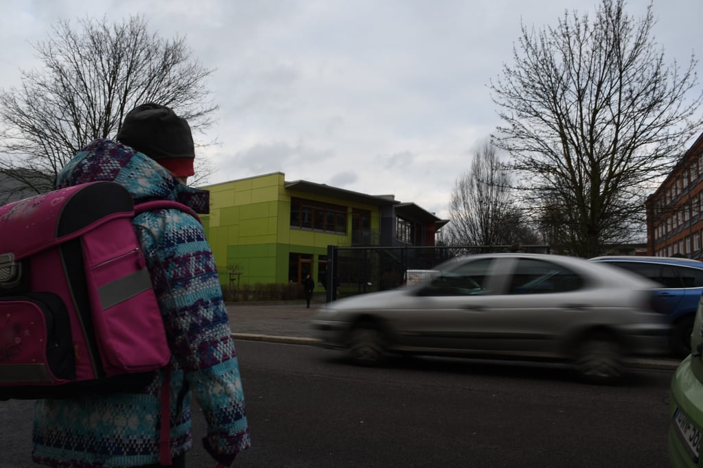 In Magdeburg-Neustadt gibt es Kritik an der Verkehrssituation vor zwei Schulen.