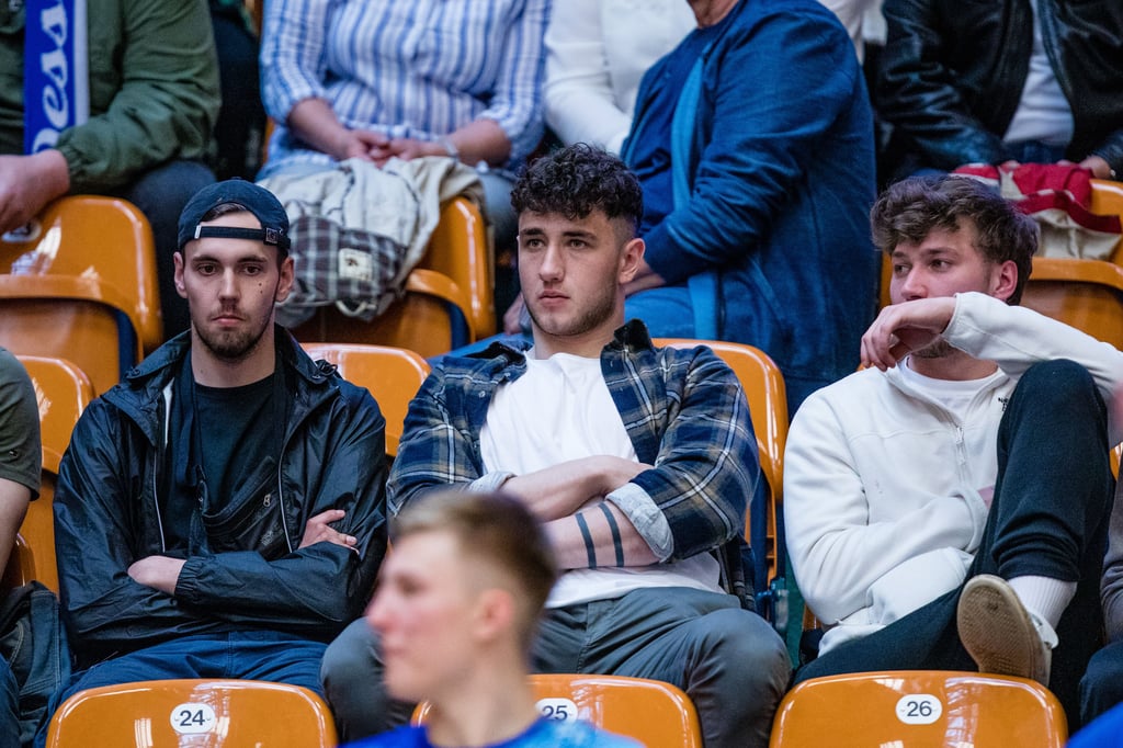 Justin Kurch als Zuschauer in der Anhalt-Arena.