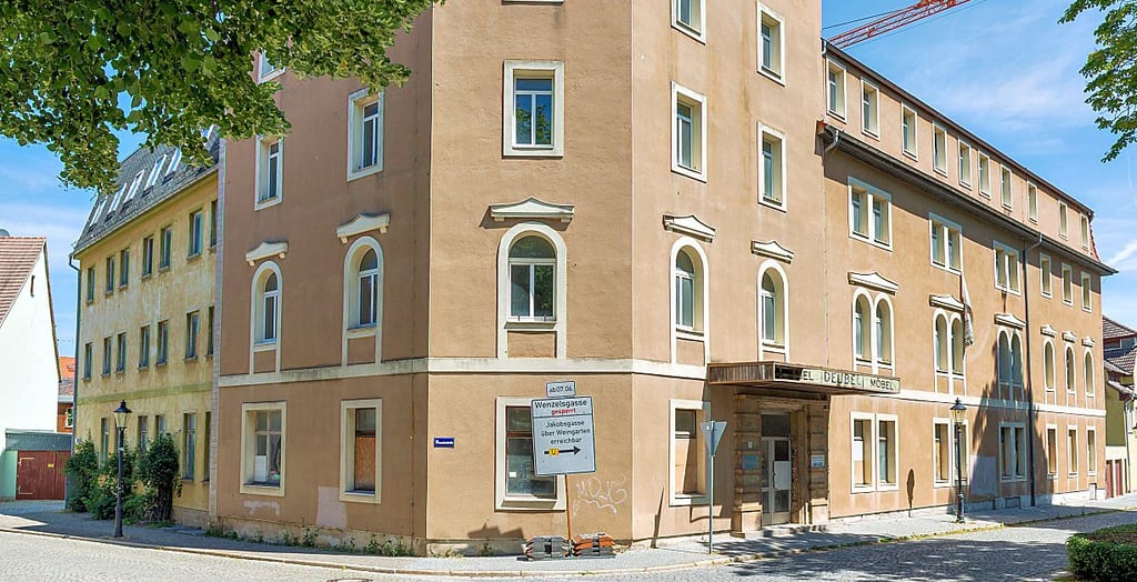 Bewegte Historie: Hotel in den 1930er-Jahren, Stadtkommandantur der Roten Armee nach 1945 und anschließend Sitz der Baubetriebe der Reichsbahn.