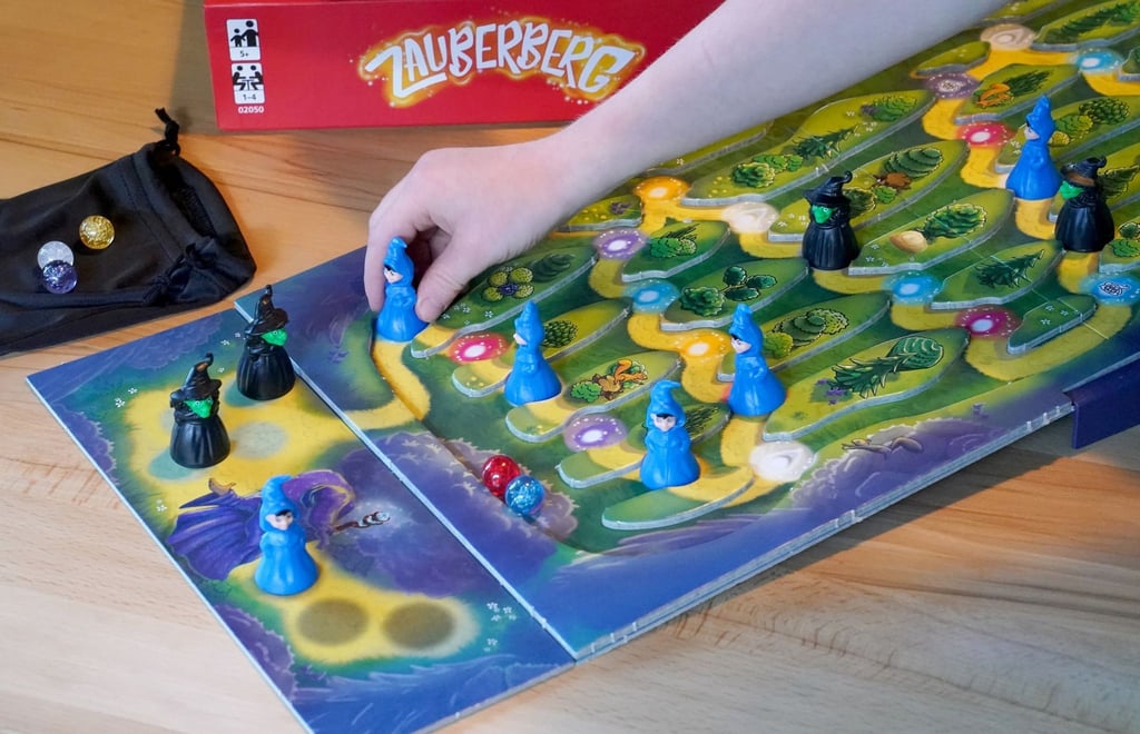 Das Brettspiel "Zauberberg" hat Spieleexperten in diesem Jahr so überzeugt, dass sie es zum Kinderspiel des Jahres ernannt haben.