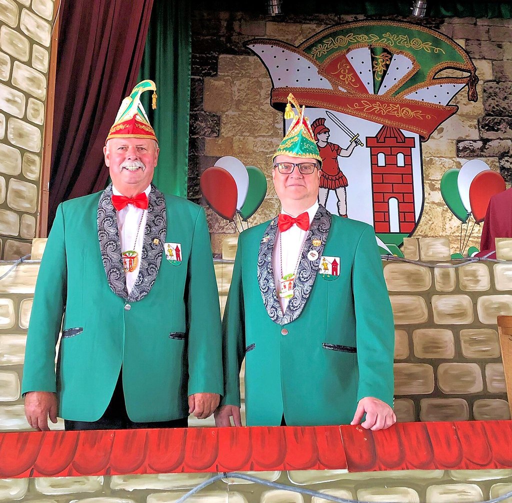 Stefan Güssefeld (r.) ist der Nachfolger von Horst Kirstein als Präsident vom Schraplauer Carneval Club.