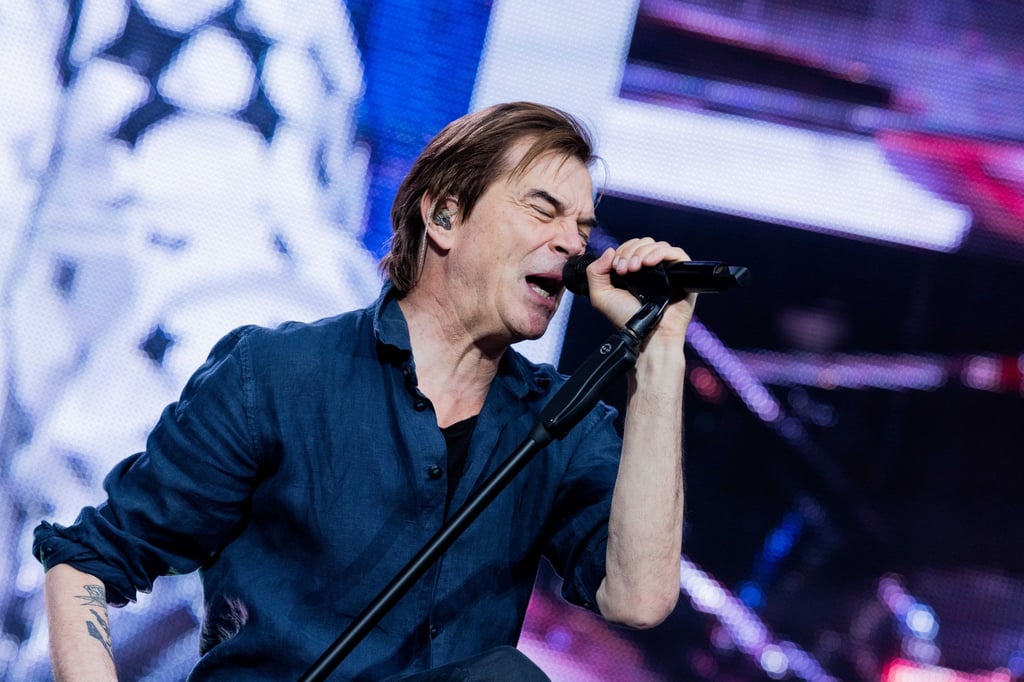Campino (bürgerlich: Andreas Frege), Sänger der Punkband Die Toten Hosen, beim offiziellen Start der Jubiläumstournee „Alles aus Liebe - 40 Jahre Die Toten Hosen“ in Köln auf der Bühne.