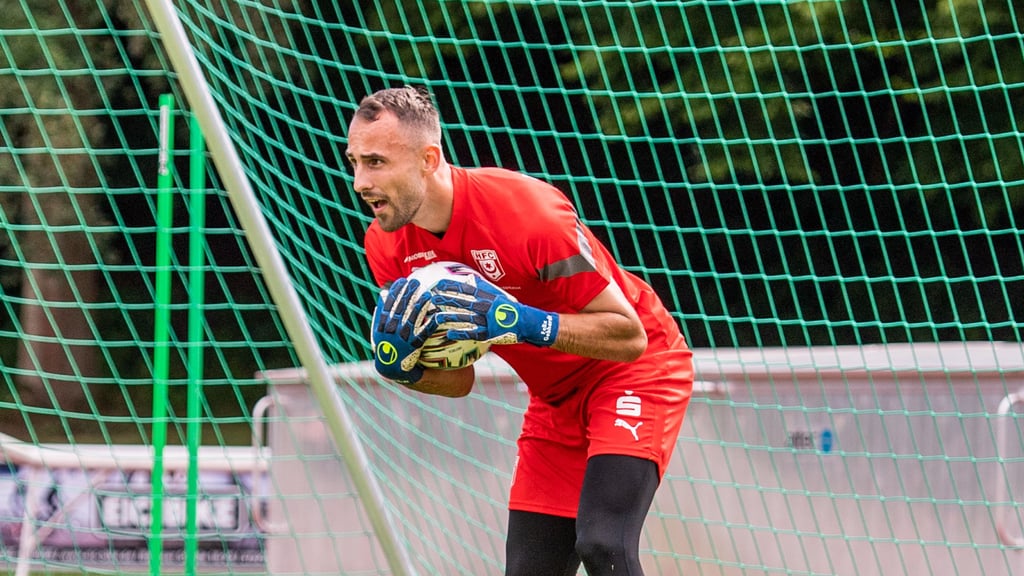 Felix Gebhardt will sich beim Halleschen FC im Tor den Stammplatz sichern.