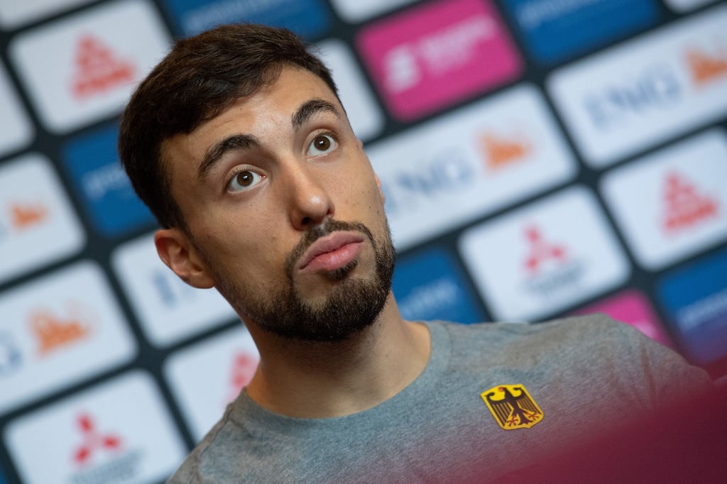 Point Guard Ismet Akpinar hat seinen Vertrag bei Fenerbahce Istanbul um ein Jahr verlängert.