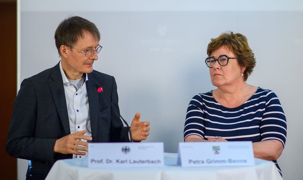 Karl Lauterbach und Petra Grimm-Benne am Donnerstag bei der Pressekonferenz nach zwei Tagen Beratung der Gesundheitsminister.