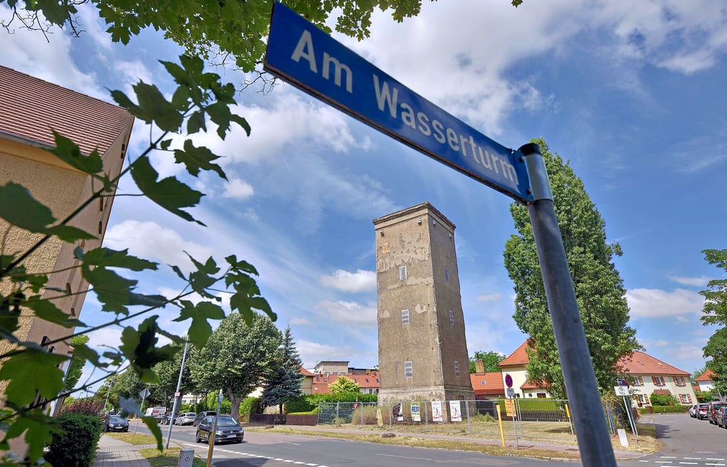 Auch der Wasserturm in der Wolfener Jahnstraße ist ungenutzt. Ob sich Interessenten für die Immobilie finden werden, ist offen.
