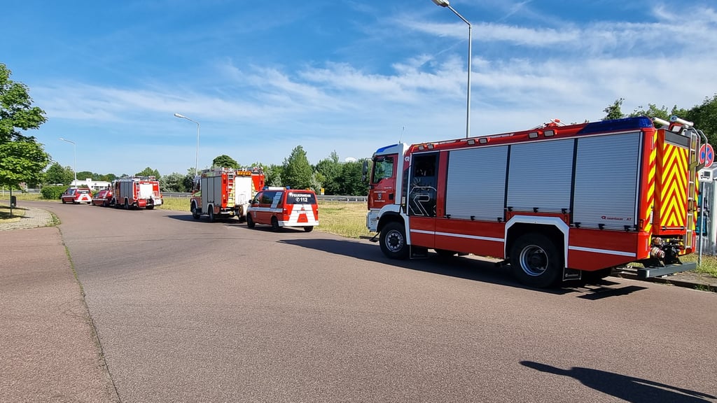 Die Fahrzeugkolonne stand bereit, um nach Brandenburg auszurücken. Doch kurz vor dem Start wurde der Einsatz abgeblasen.