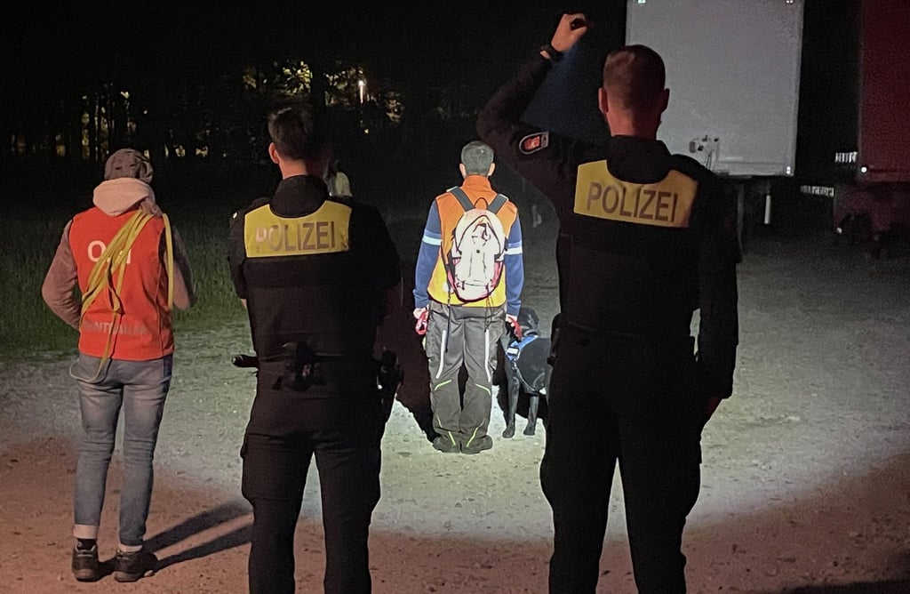 Trotz intensiver Suche hat die Polizei weiterhin keine Spur von dem seit Freitag vermissten Kind.