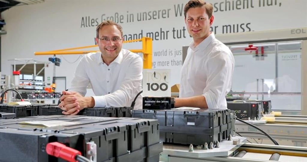Die Tesvolt-Gründer Daniel Hannemann (li. ) und Simon Schandert