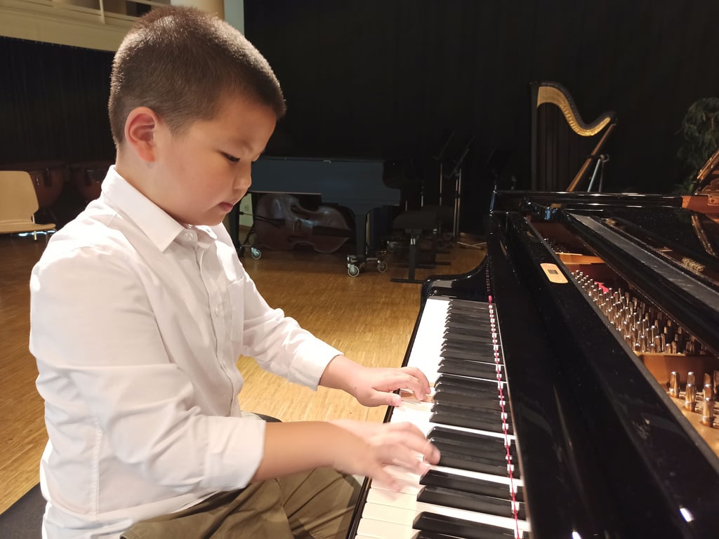Xunliang Fan hier beim Üben im Konsertsaal des Konservatoriums "Georg Philipp Telemann".
