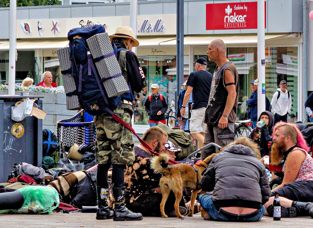 Sylt-Idyll: Punks lungern in der Fußgängerzone herum, Anwohner sind genervt. Vielleicht gibt es ja jetzt einen Ausweg.