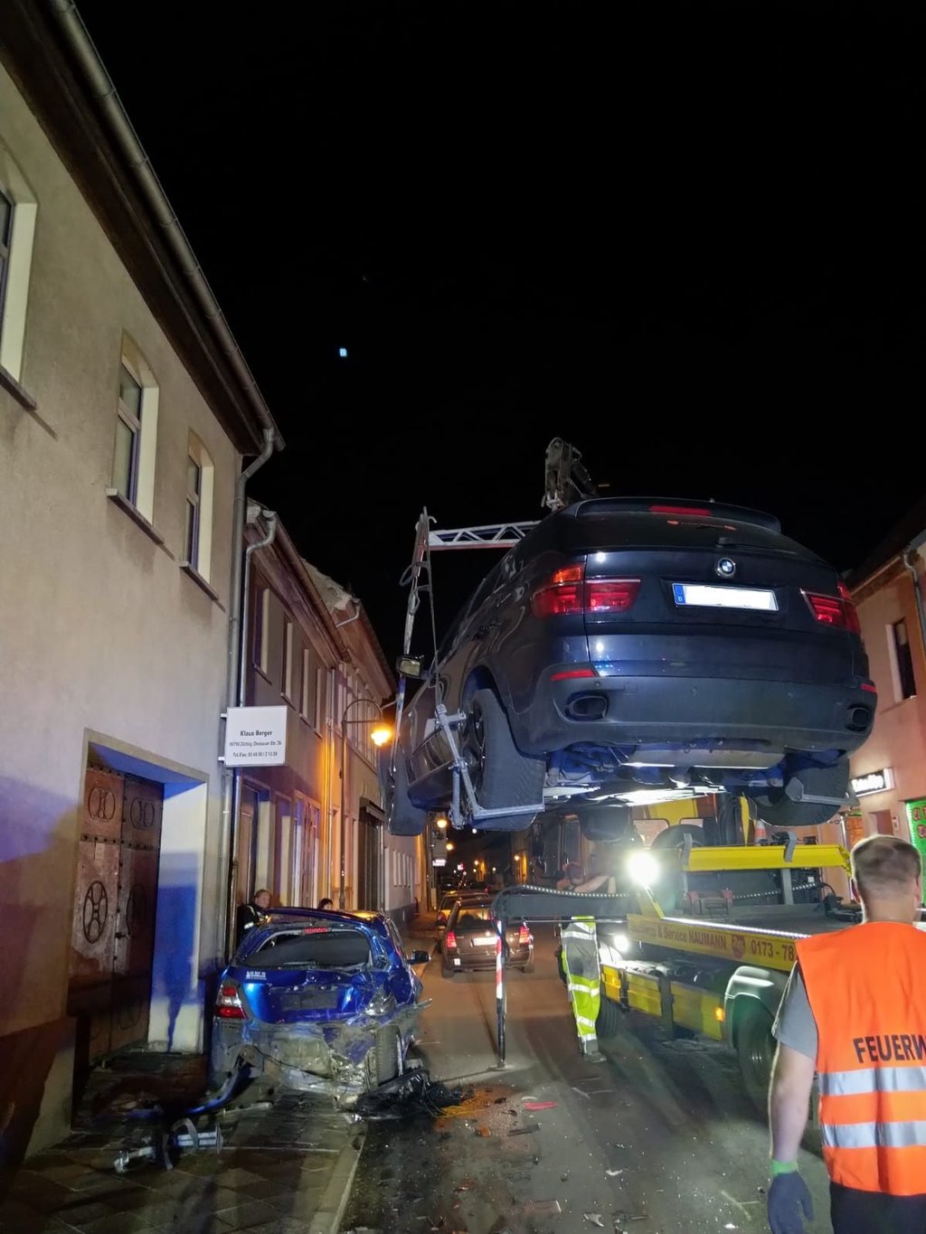 Die Fahrerin des MMW x 5 verursachte einen hohen Schaden.