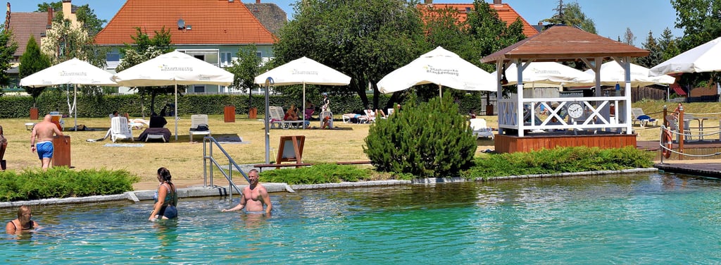 Gut beschattet ist seit kurzem das Freibad „Am Thie“ in Blankenburg. Auch im Derenburger Sommerbad konnten neue Schirme aufgestellt werdenn.