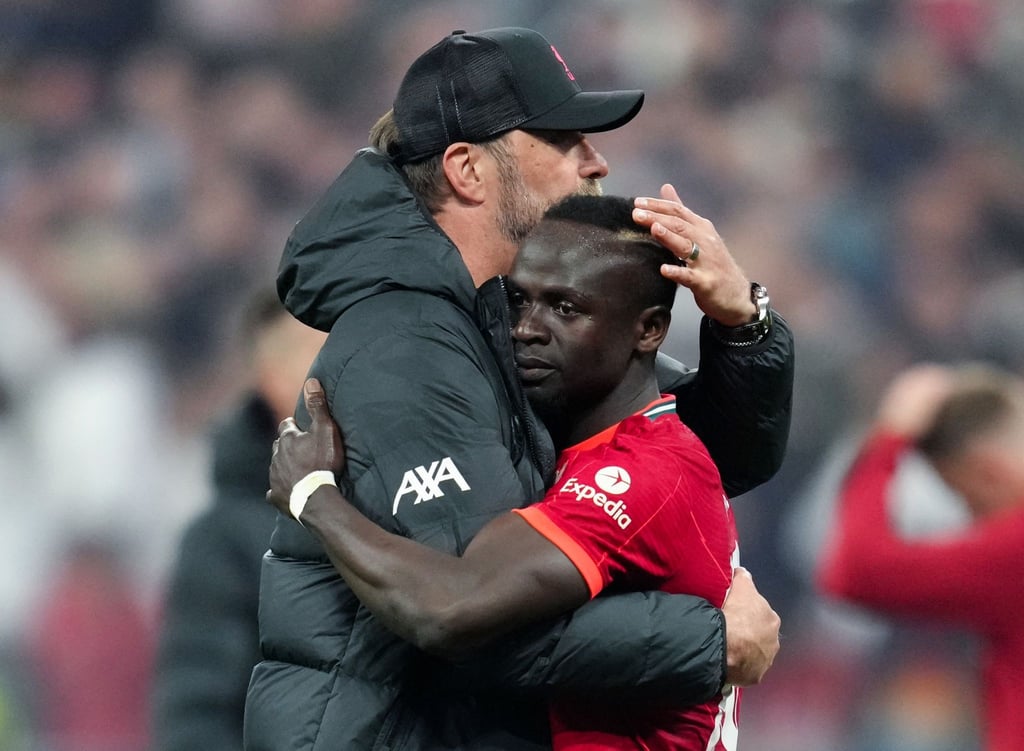 Spart nicht an lobenden Worten für Sadio Mané (r): Liverpool-Trainer Jürgen Klopp.