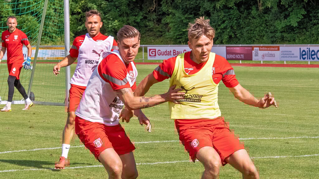Sebastian Müller (r.) beim Trainingsspiel in Heiligenstadt
