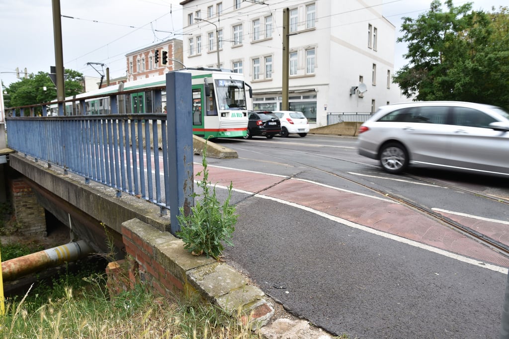 Für die baufällige Brücke über die Sülze in Alt Salbke ist ein Ersatzneubau geplant.