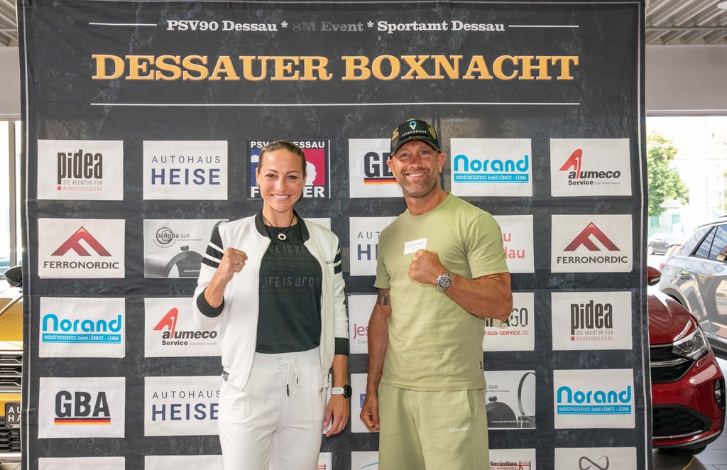 Die beiden Dessauer Hauptkämpfer Ronny Gabel und Ramona Kühne bei der PK vor der Boxnacht.