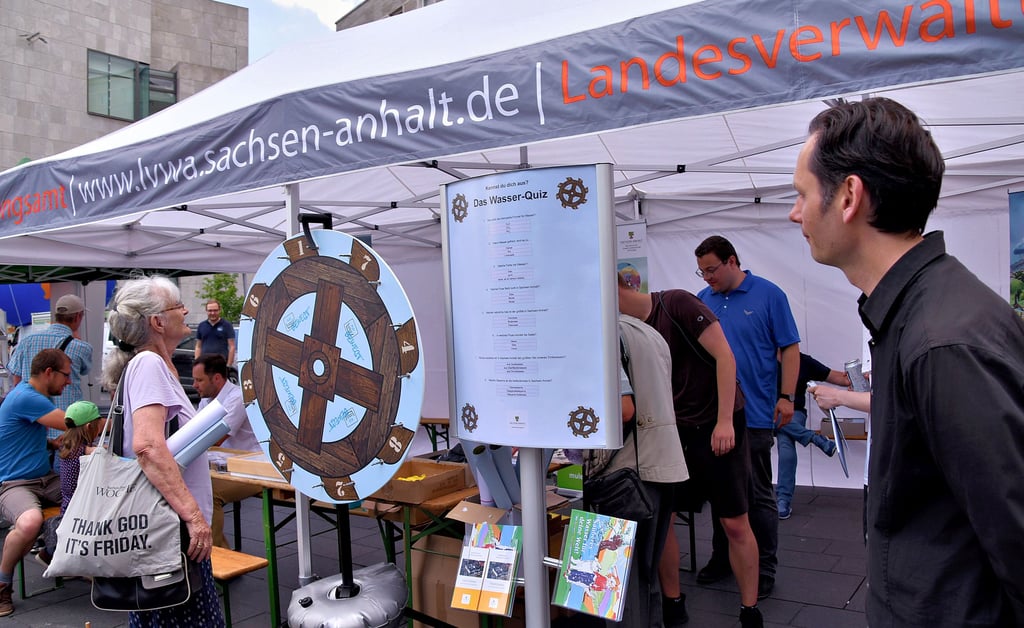 Am Stand des Landesverwaltungsamtes gab es dank Glücksrad, Natur-Quiz und Gespräche viele Infos zum Thema Wasser und Umwelt.