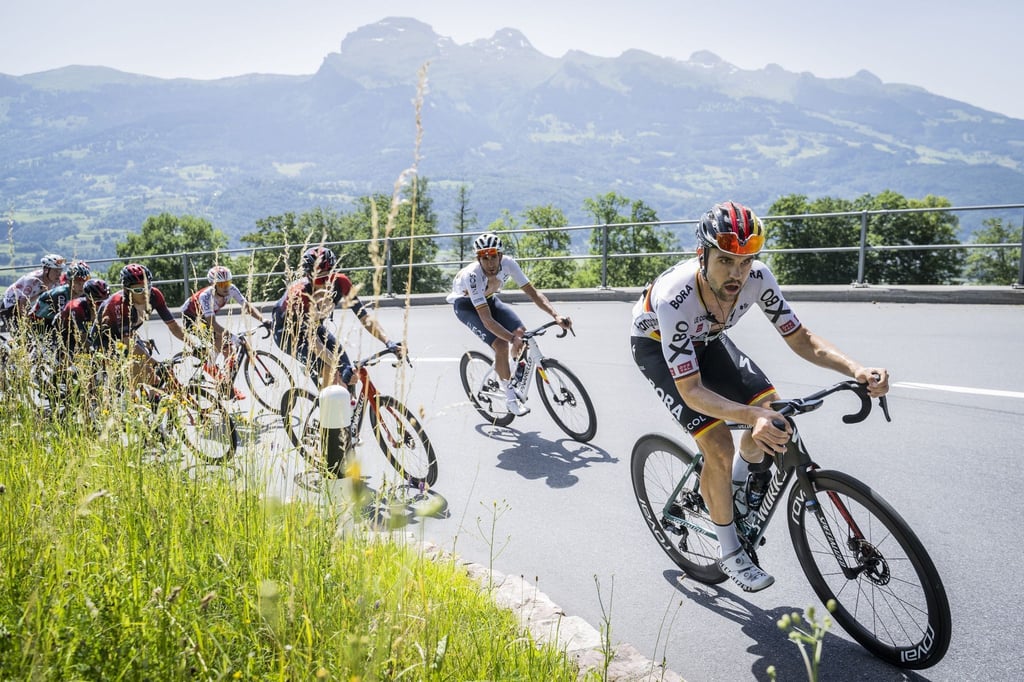 Maximilian Schachmann (r) bei der Tour de Suisse.