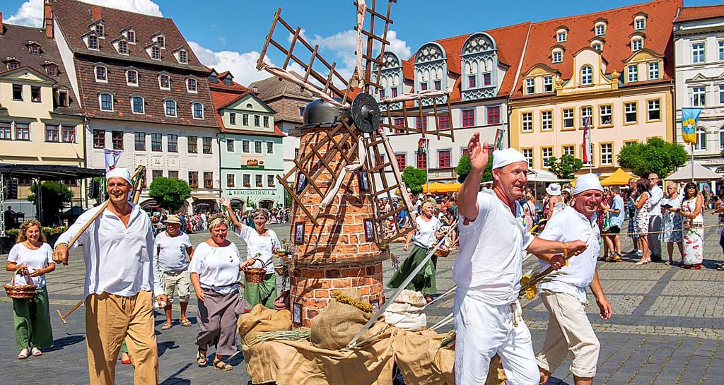 Die Holländermühle eine Nummer kleiner: Aus 250.000 Steinen war das Original errichtet und 1879 erstmals in Betrieb genommen worden.