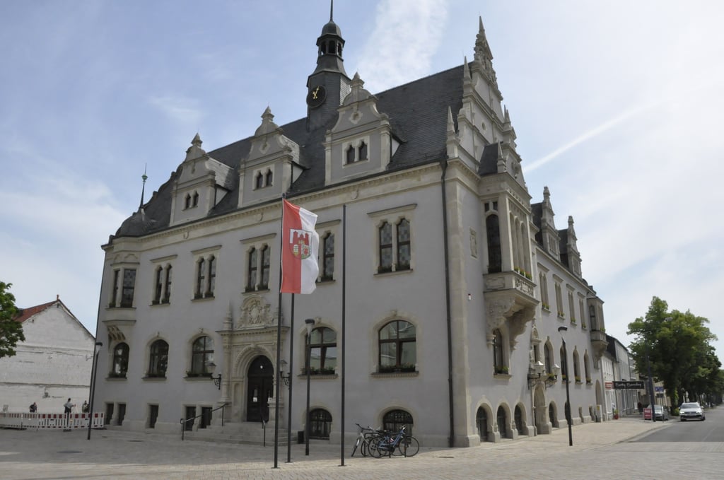 In knapp einem halben Jahr feiert die Stadt Schönebeck ihr 800-jähriges Jubiläum. Eine Arbeitsgruppe beschäftigt sich derzeit damit, wie Veranstaltungen und Feiern beworben werden können.