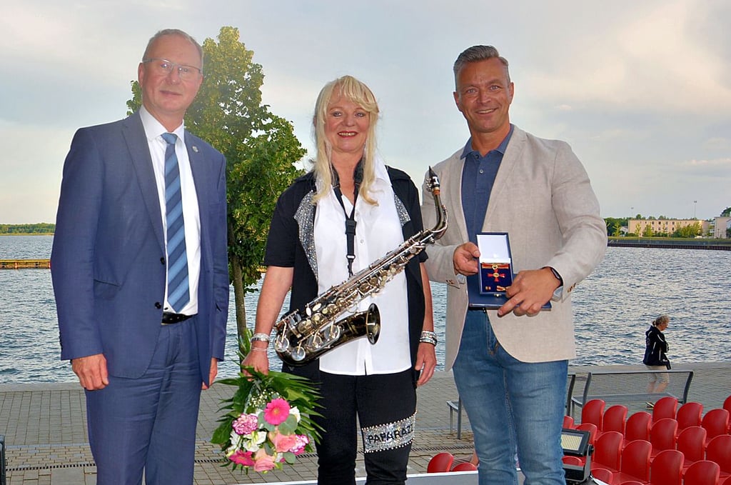 Über das Verdienstkreuz am Bande konnte sich Kathrin Eipert freuen.