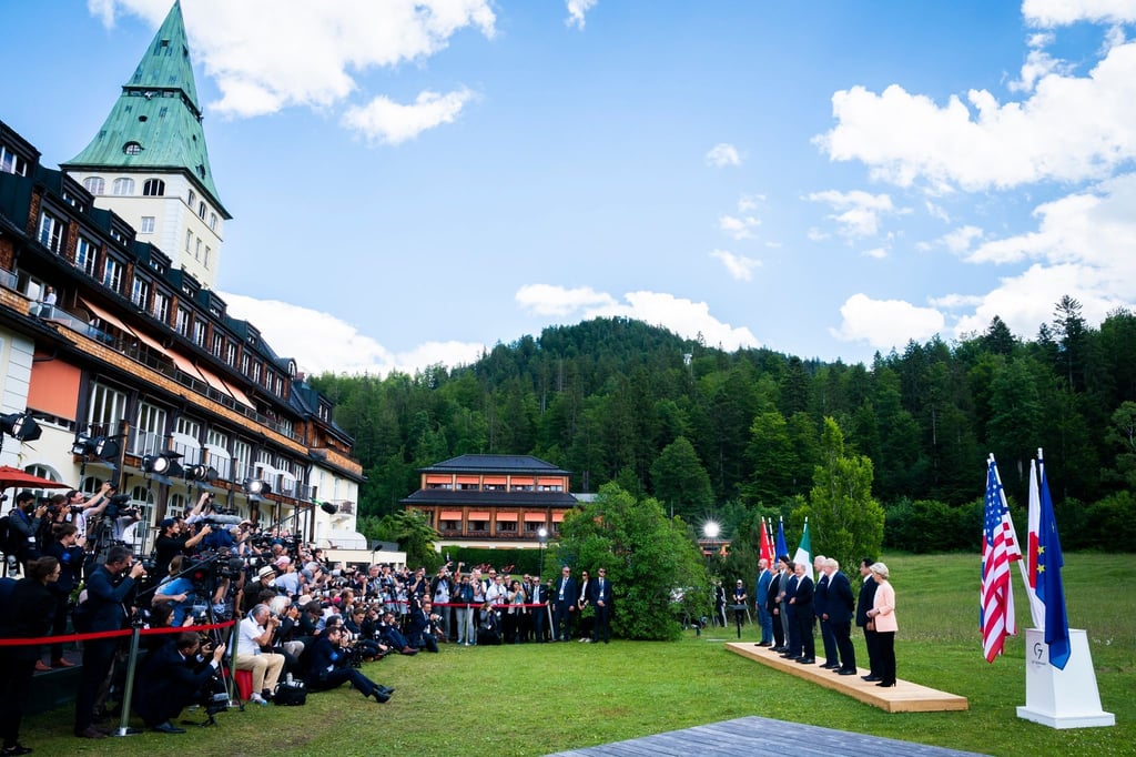 Die G7-Staats- und Regierungschefs beim Fototermin vor dem Schloss Elmau.