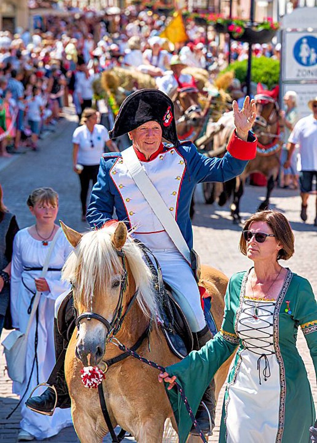 Kleiner Mann hoch zu Ross: Napoleon zieht in Naumburg ein.